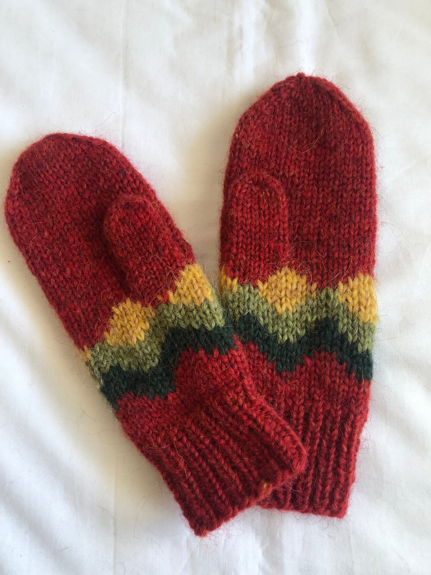 Red Icelandic wool mittens, Icelandic wool mittens